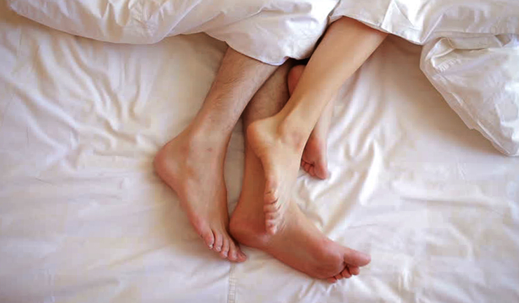 Мужчина и женщина в постели