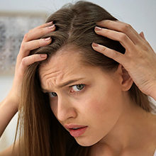 Выпадение волос у женщин — полезные советы по лечению